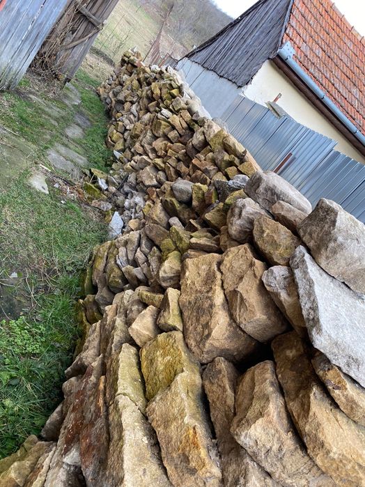 Piatra fasonata din demolarii