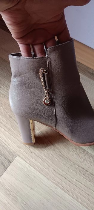 Дамски.   Боти  40 номер