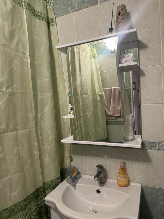 Продам раковину с зеркалом