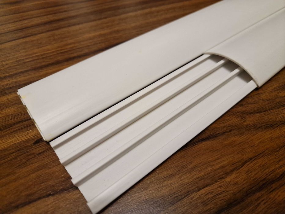 Canal cablu pentru pardoseală, 50 x 16 mm, lungime 1.25 m și 0.75 m.