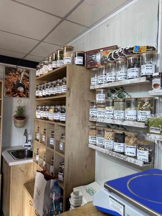 Разработен бизнес за ядки, подправки и тахани