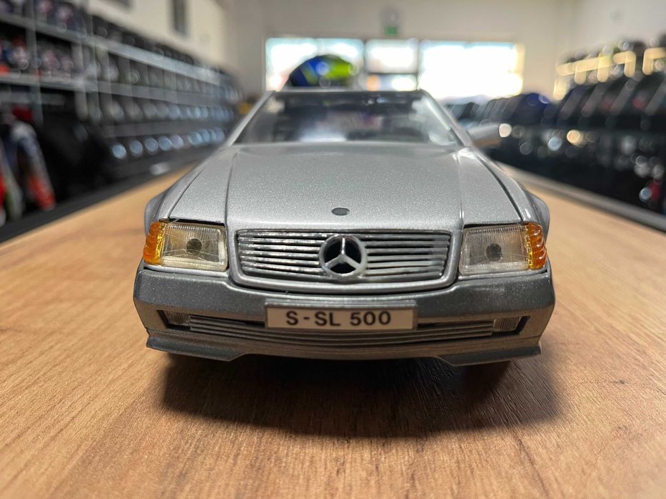 BBURAGO колекционерски модел MERCEDES SL500 ROADSTER 1992г. 1:18
