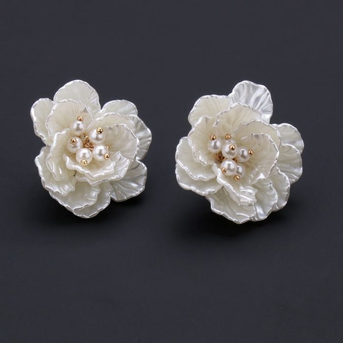 Серьги в форме цветка с жемчужинами