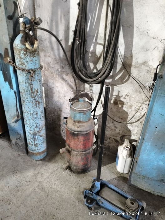 Продаю все из автомастерской запчасти и инструменты