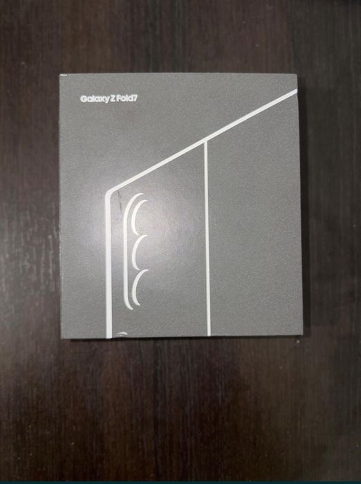 Vând Samsung Z Fold 7