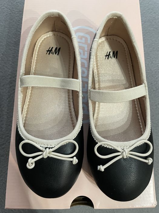 Зимни боти на LC Waikiki и обувки тип пантофки  на H&M