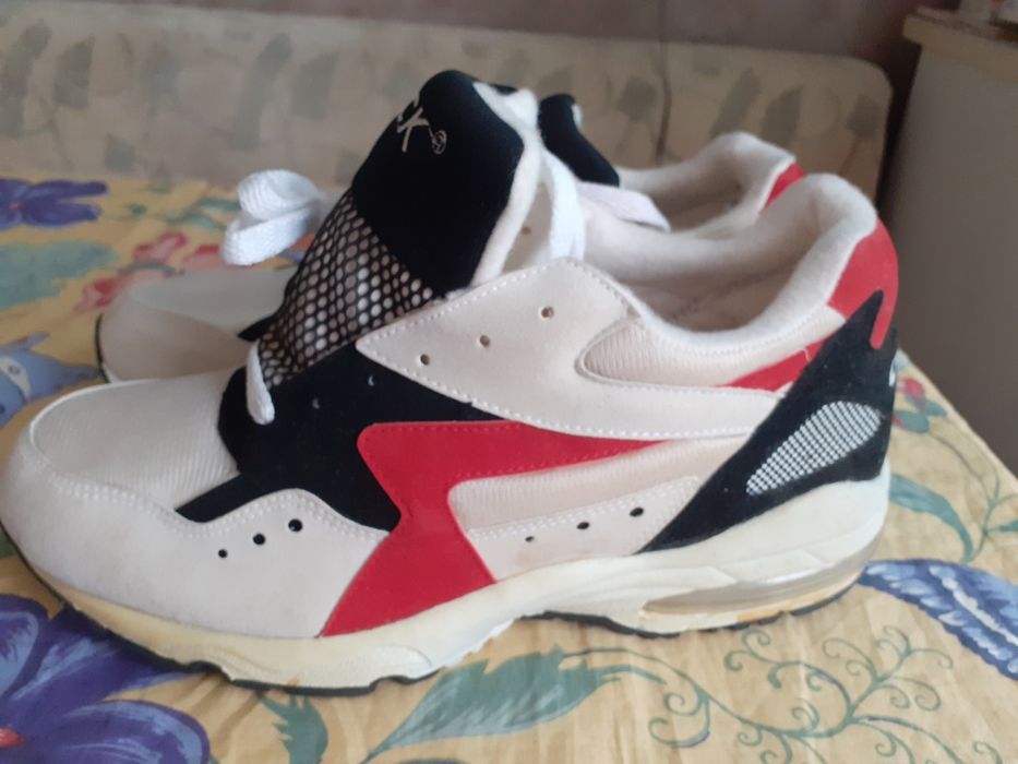 Нови спортни обувки