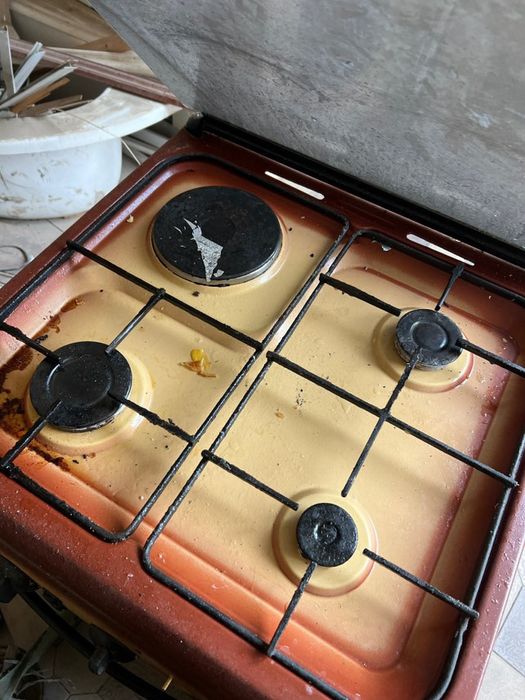 Gaz plita sotiladi ishlidi