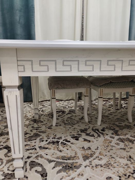 Продам стол гостевой почти новый