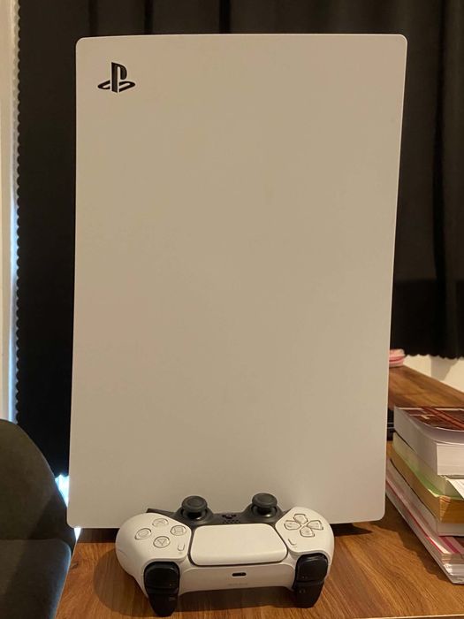 PlayStation 5 Чисто нов с контролер + HDMI и захранващ кабел