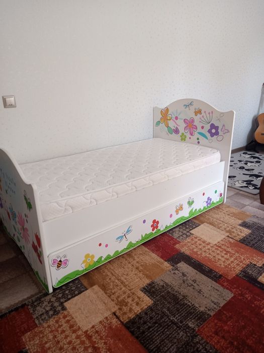 Продам кровать с матрасом для девочки