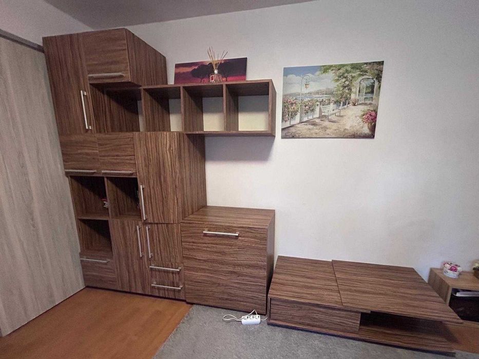 Vand mobila living