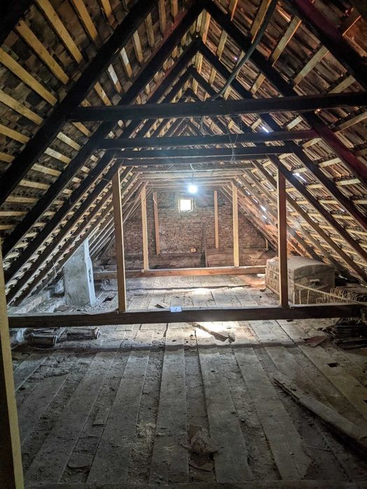 Casa saseasca de vanzare, gradina mare cu panorama- Pelisor