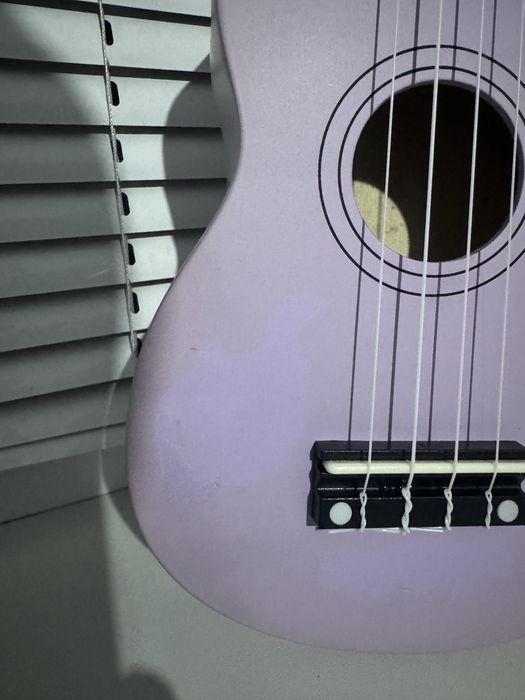 Фиолетовое укулеле