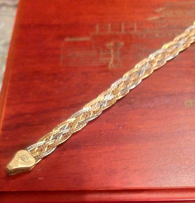 Золото 585 и750пробы,фабричные,б/у,но в хорошем состоянии, продажа тол