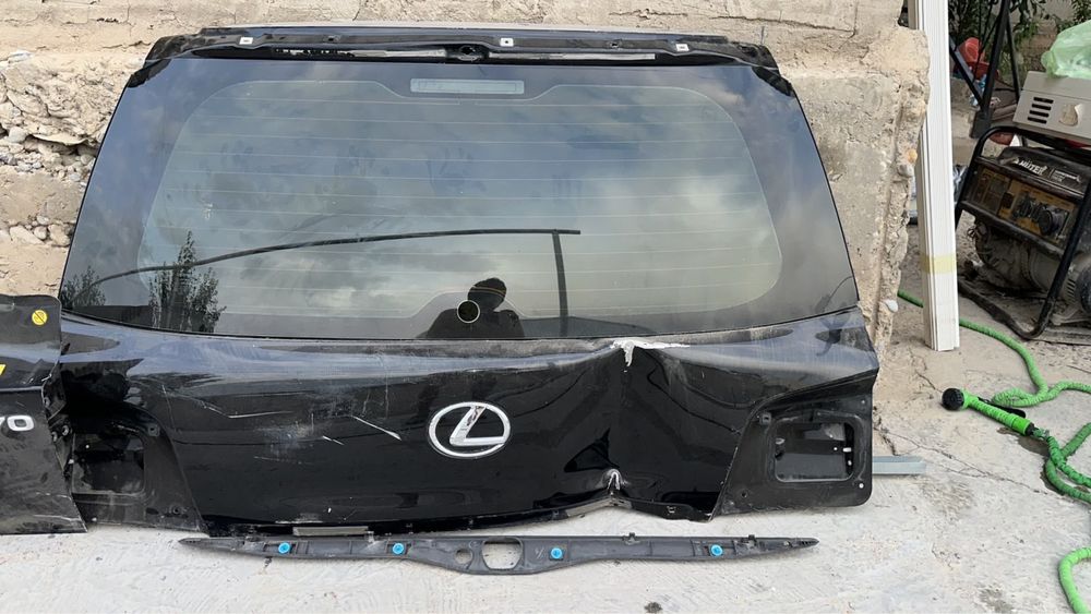Крышка багажника на Lexus 570 и магнитола на тайота 40