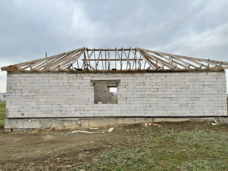 Продам недостроенный 4-комнт. дом в поселке Доскей