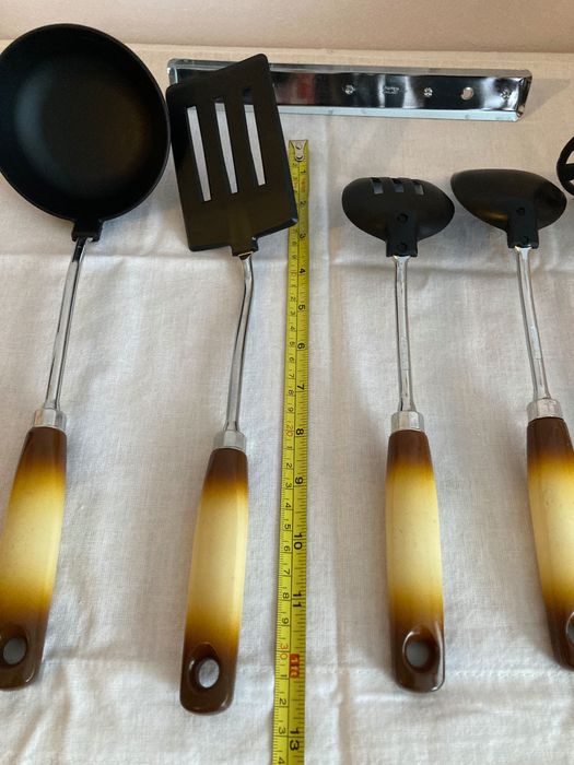 Комплект прибори за готвене и стойка