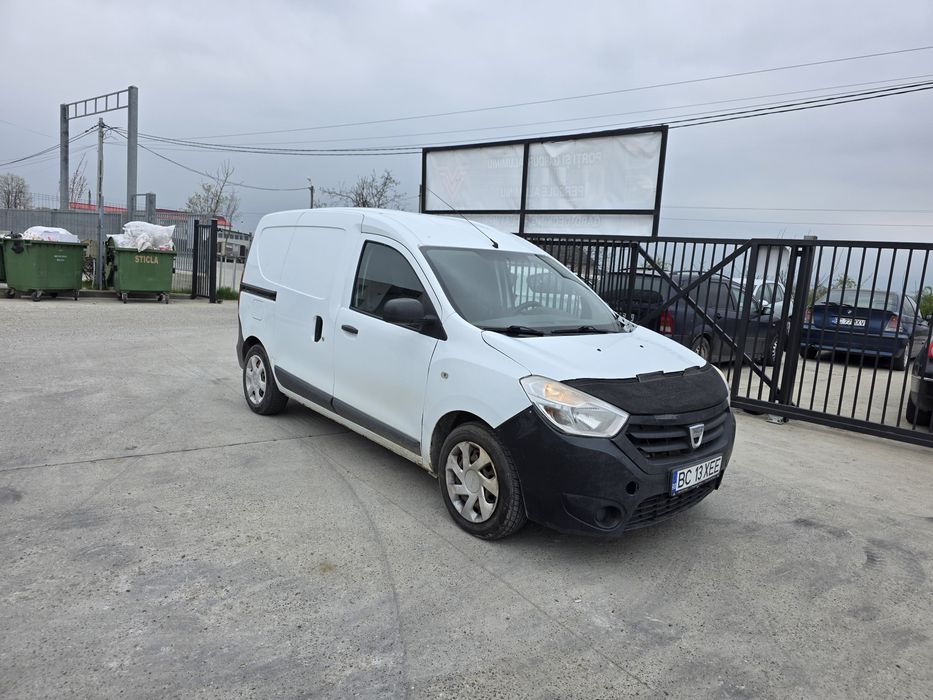 Doker 1.5 an 2013 avariat ușor fata