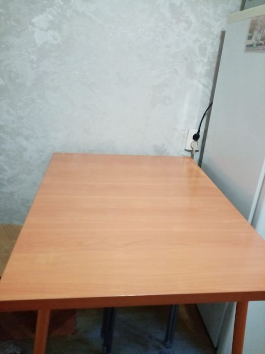 Продам стол zeta