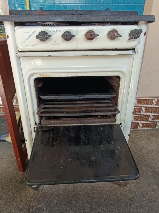 Газовая плита 4 комфортная Советская.