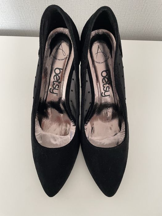 Продам со СКИДКОЙ!!! Черные шпильки betsy