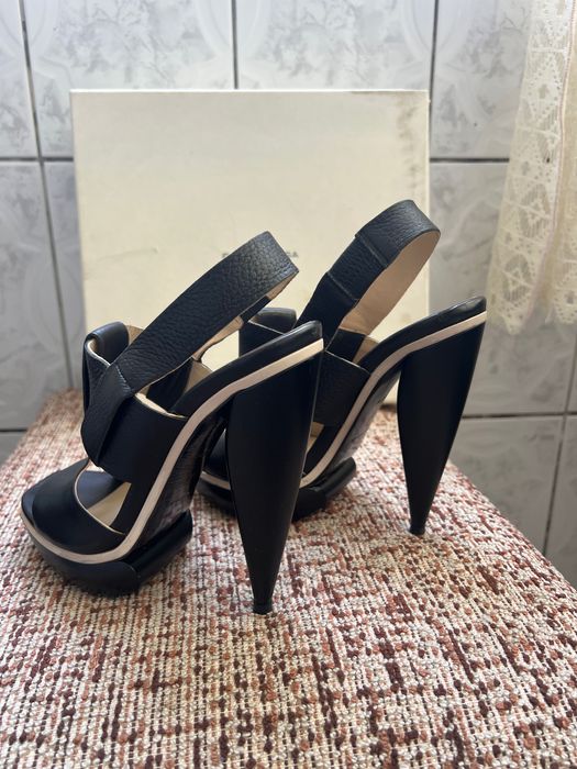 Sandale din piele naturală marca Balenciaga