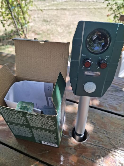 Aparat solar respingător dăunători