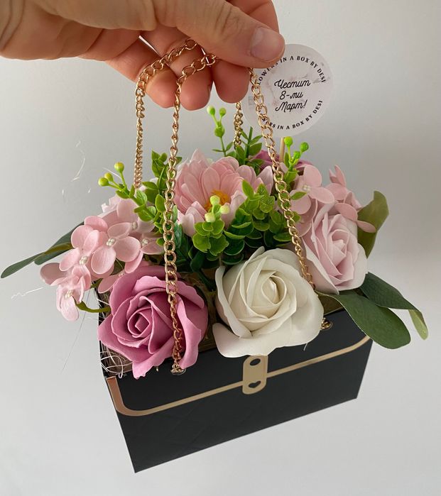 Аранжирани сапунени рози в кутии букет в кутия подарък цветя