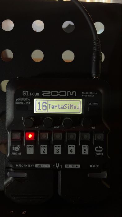 Tonuri de vioara pentru procesor Zoom G1 Four