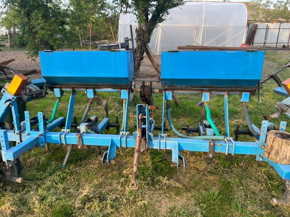 Vând prășitoare pe 6 rânduri cu fertilizare și distribuitor de azot