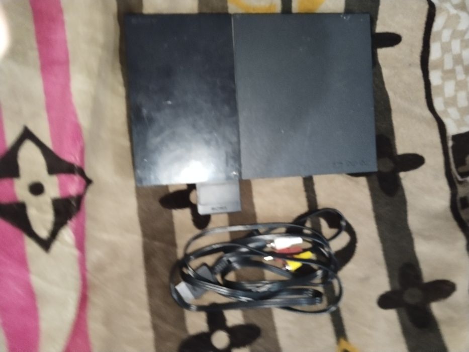 продам Playstation 2 срочно