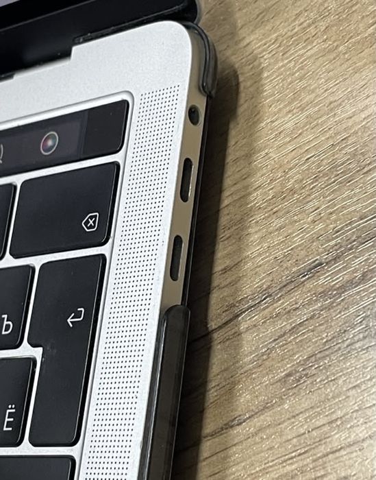 Macbook pro 256гб 2018.