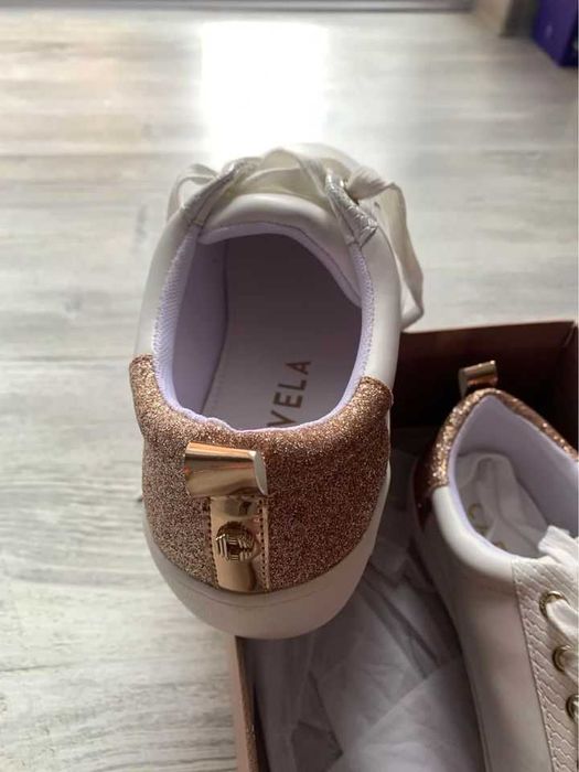 Adidasi dama Carvela