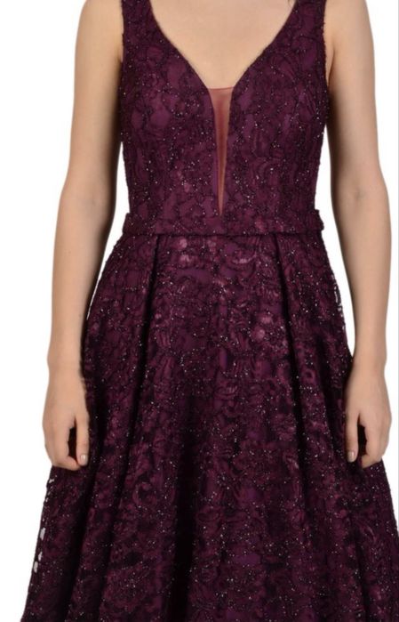 Бална рокля в тъмнолилав цвят