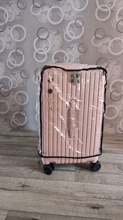 Чемодан дорожный