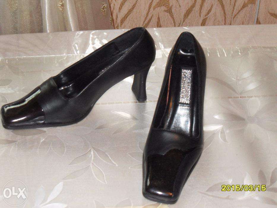 Продам черные ЖЕНСКИЕ ТУФЛИ