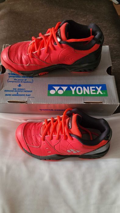 Adidas Yonex marimea 35, stare foarte buna
