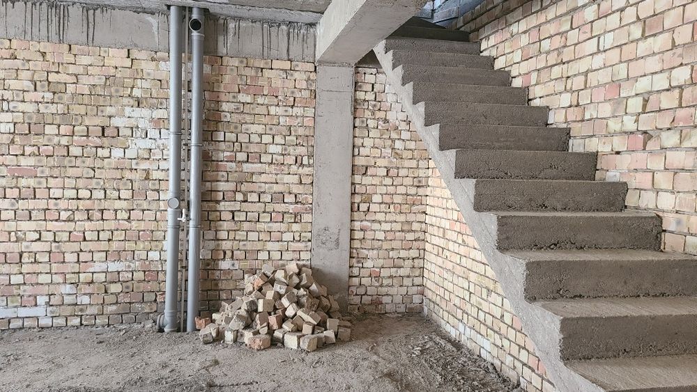 6 комнатная дуплекс коробка кадастр 126 кв.200 м. от метро 12 бекат