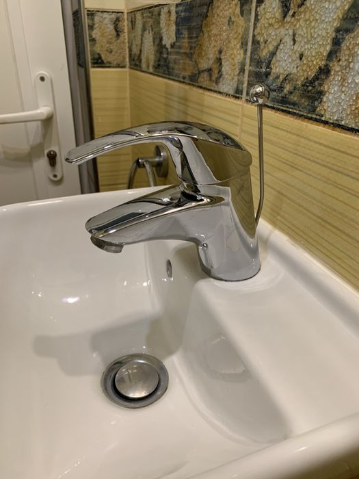 Смесител Grohe и малък умивалник Kale