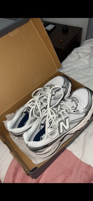 vand adidasi new balance