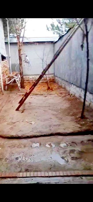 Улугбек шахарчасида 3 хонали 2.5 сотикли  Ховли сотилади  М.Улугбек рн