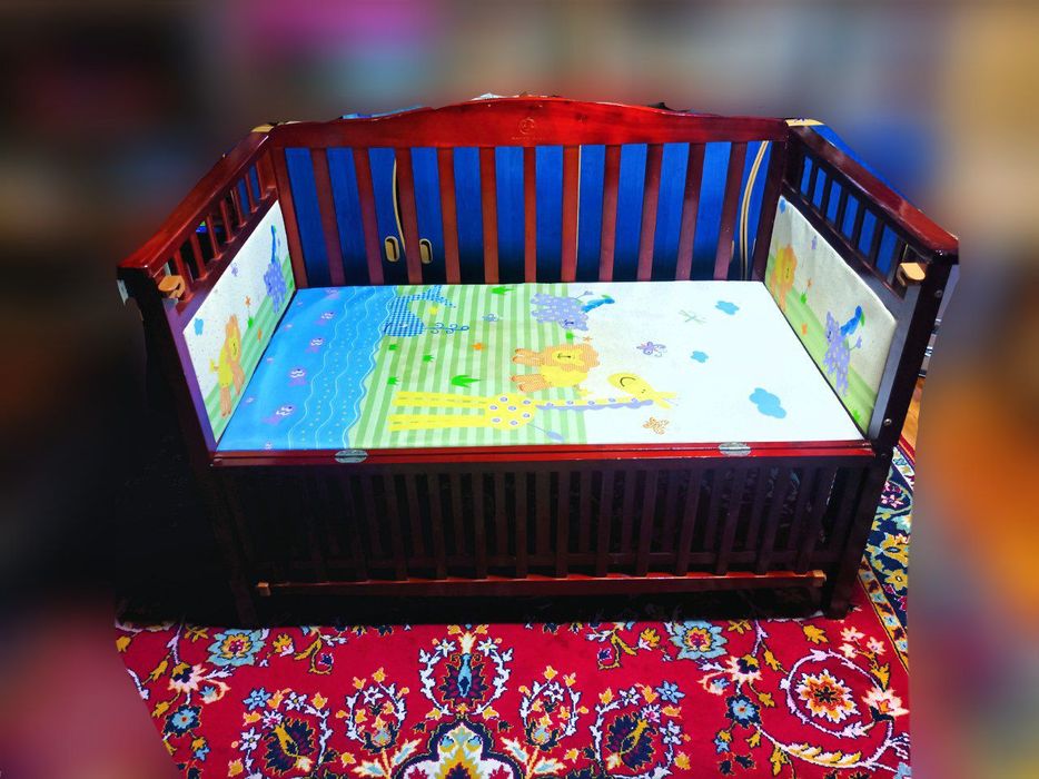 Детская кровать в хорошем состоянии, с люлькой