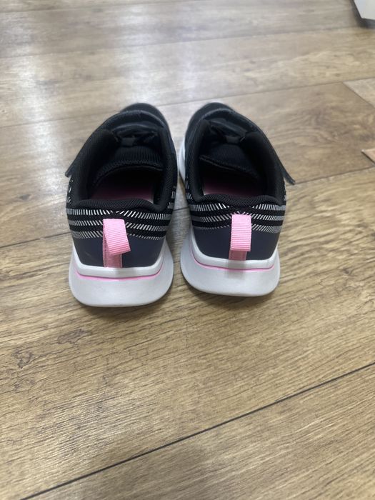 Кроссовки для девочки