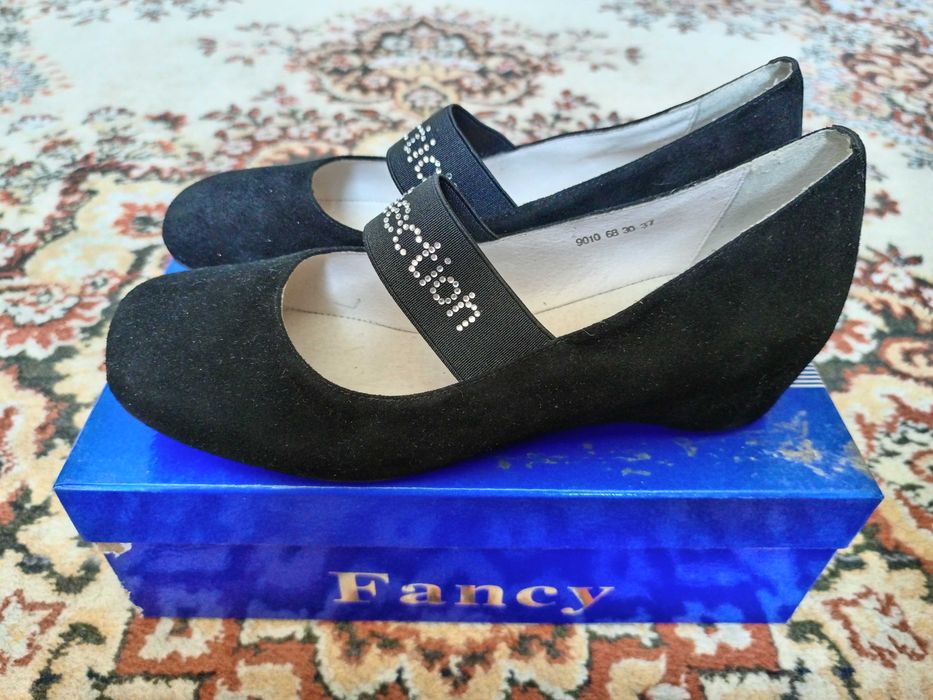 Продам женские туфли