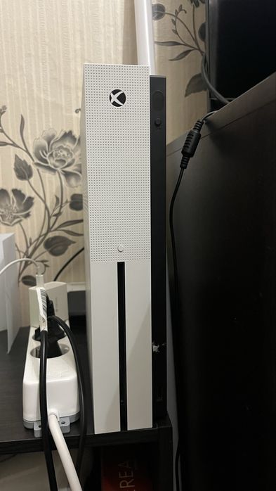 Xbox one S + TV 32”