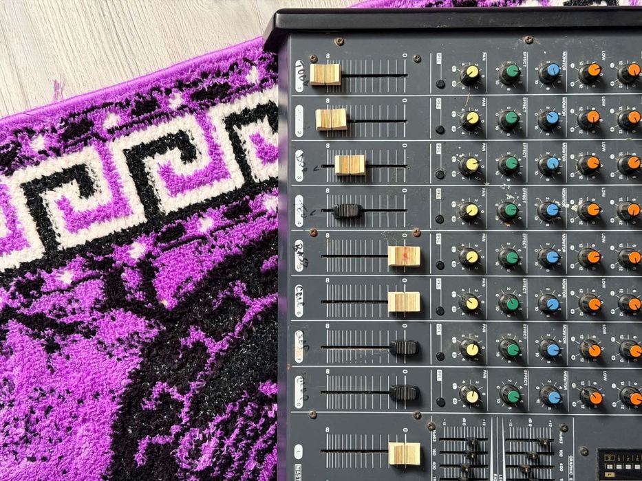 Vând mixer......