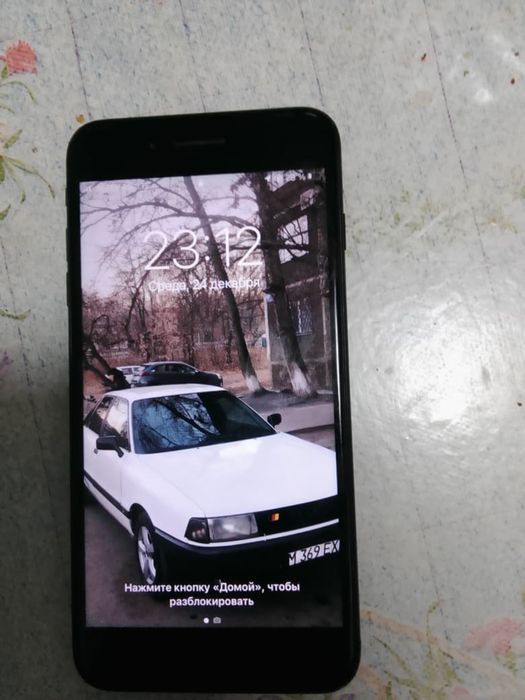 Продам айфон 7+