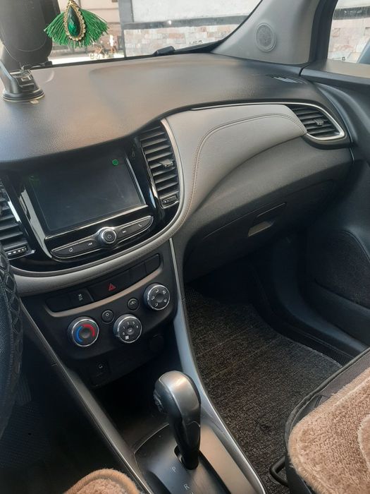 Tracker premier sotiladi