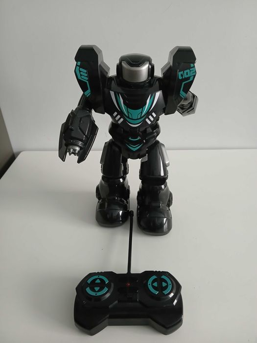 Робот с дистанционно